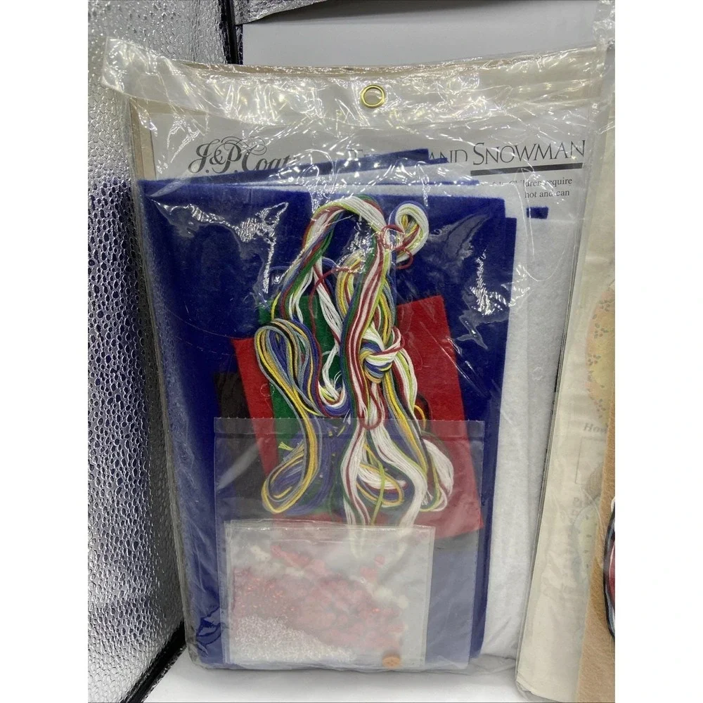 J&P Coats Felt Appliqué Teddies & Snowman/Santa Bear (2) Stocking Kits‎ 18